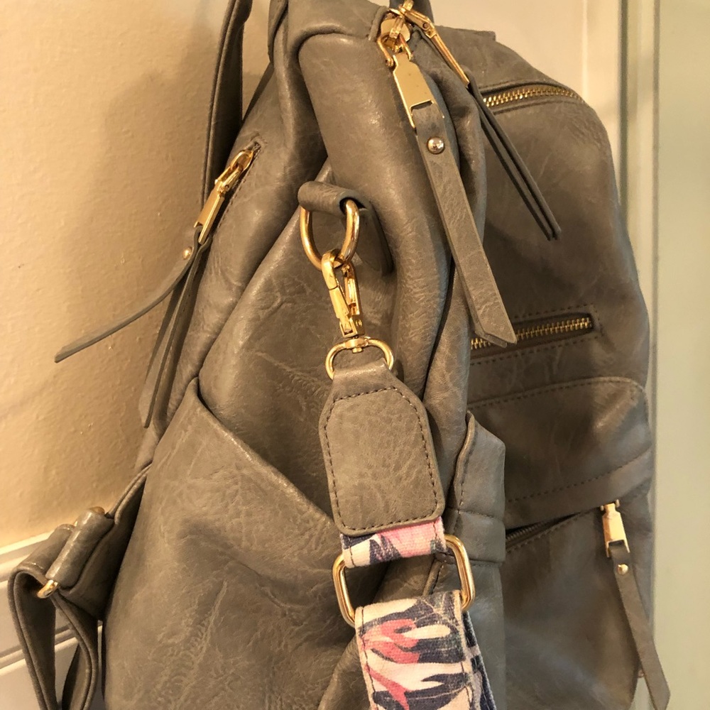 Pink Cove gray backpack purse in great shape